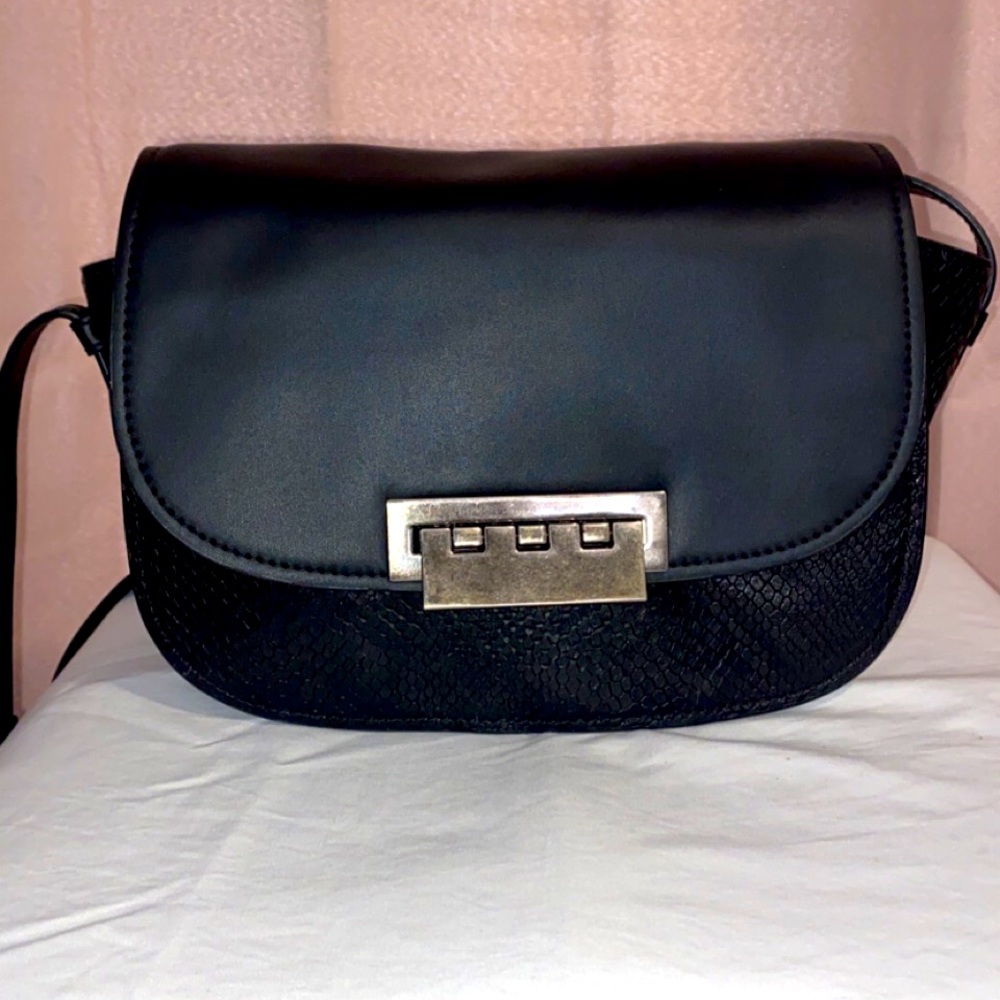 Gently Used Black Sac Posen purse ✨✨